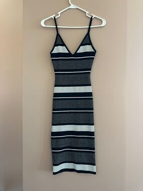 Guess Black and White Striped V‑Neck Midi Dress